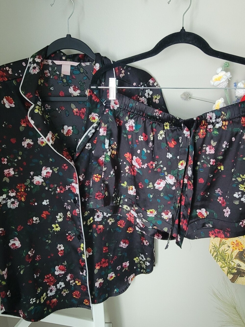 Black Floral Pajama Set Victoria's Secret Size S - Short Sleeve Top & Shorts